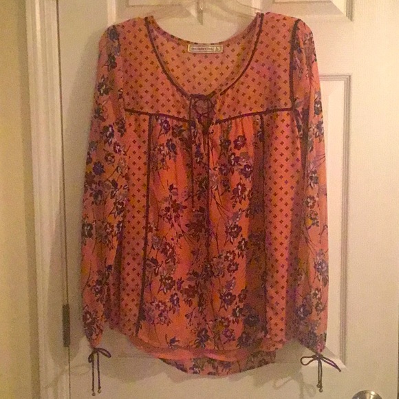 Abercrombie & Fitch Tops - Abercrombie & Fitch (L) PRETTY 🌸💕💕